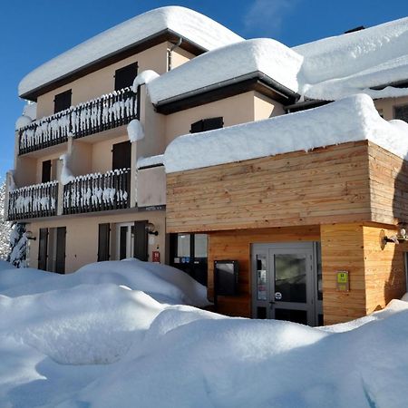 Logis Hotel Le Griou Saint-Jacques-des-Blats Exterior photo