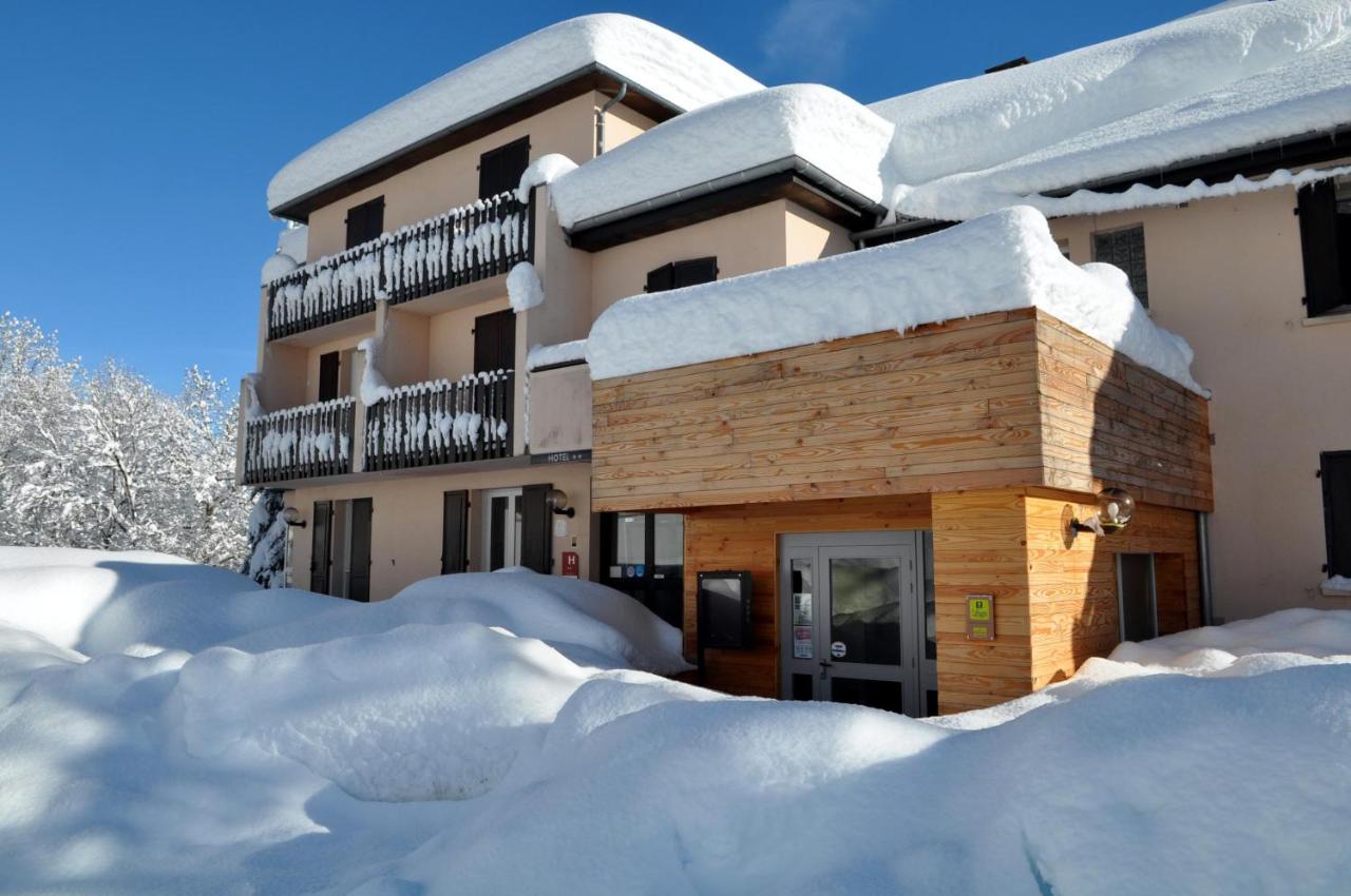 Logis Hotel Le Griou Saint-Jacques-des-Blats Exterior photo