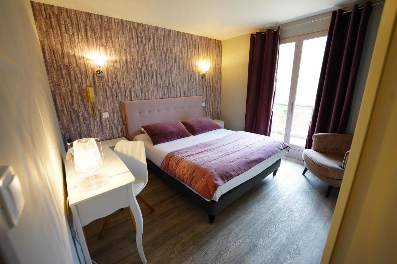 Logis Hotel Le Griou Saint-Jacques-des-Blats Exterior photo